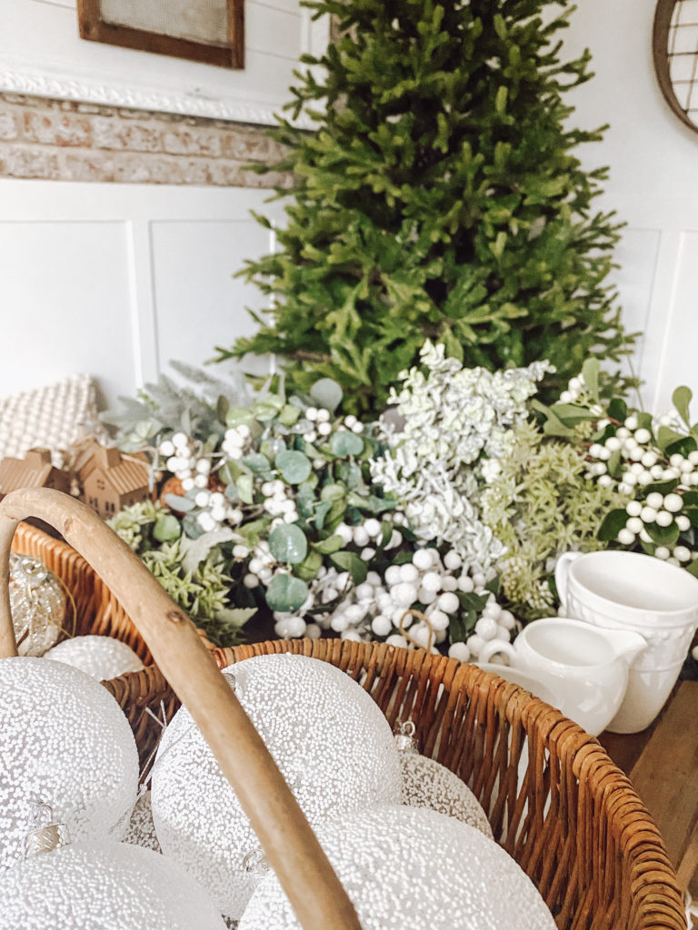 TOP TIPS FOR DECORATING A CHRISTMAS TREE – Making Home Matter